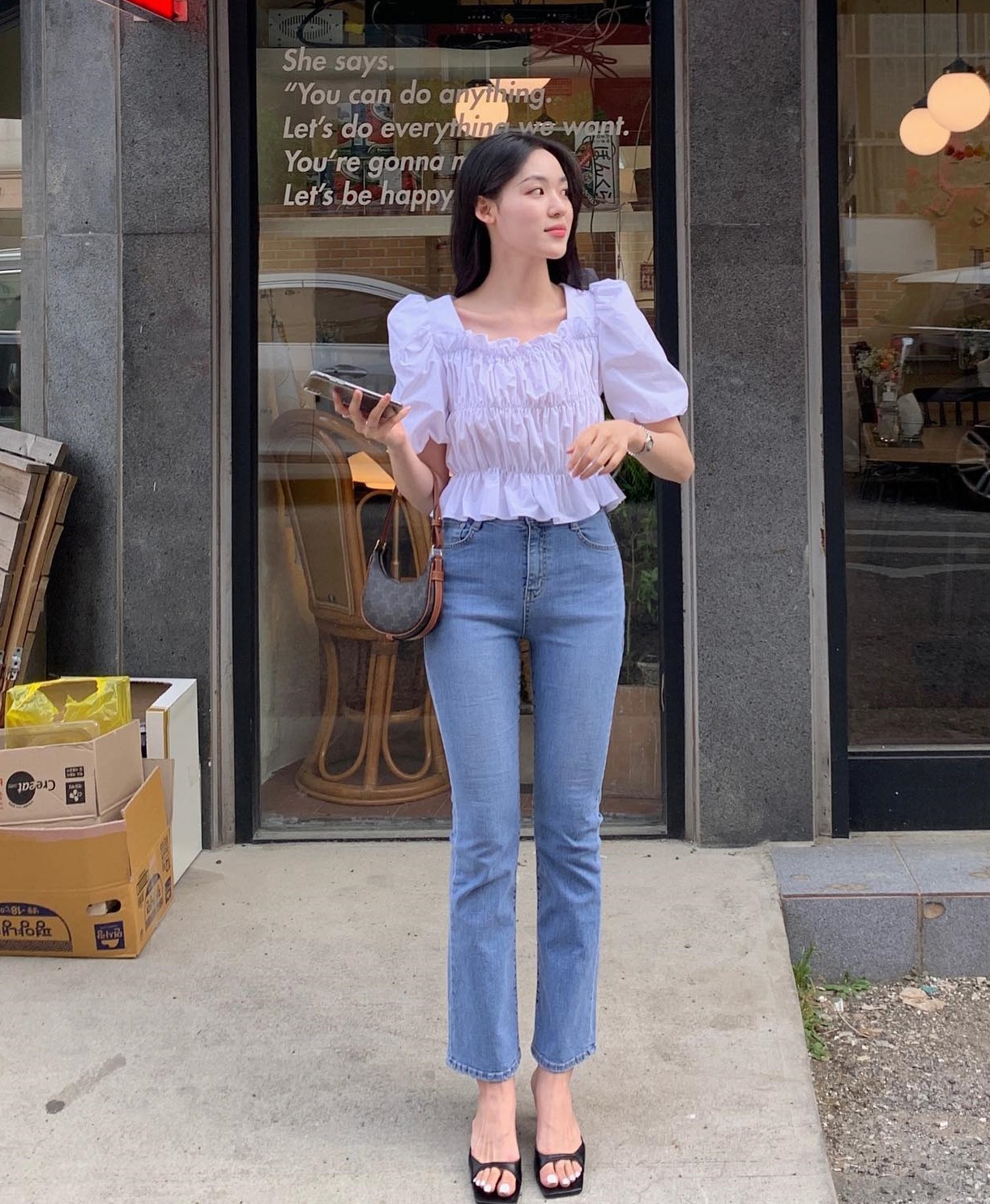 5 cách diện quần jeans cho nàng thấp bé - Ảnh 3. 5 cách diện quần jeans cho nàng thấp bé - Ảnh 3.