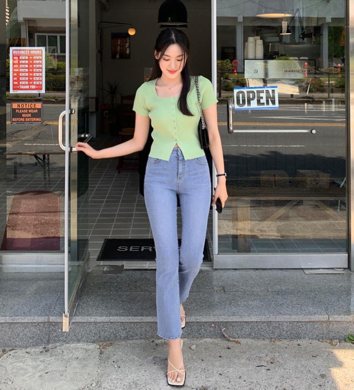 5 cách diện quần jeans cho nàng thấp bé - Ảnh 2. 5 cách diện quần jeans cho nàng thấp bé - Ảnh 2.