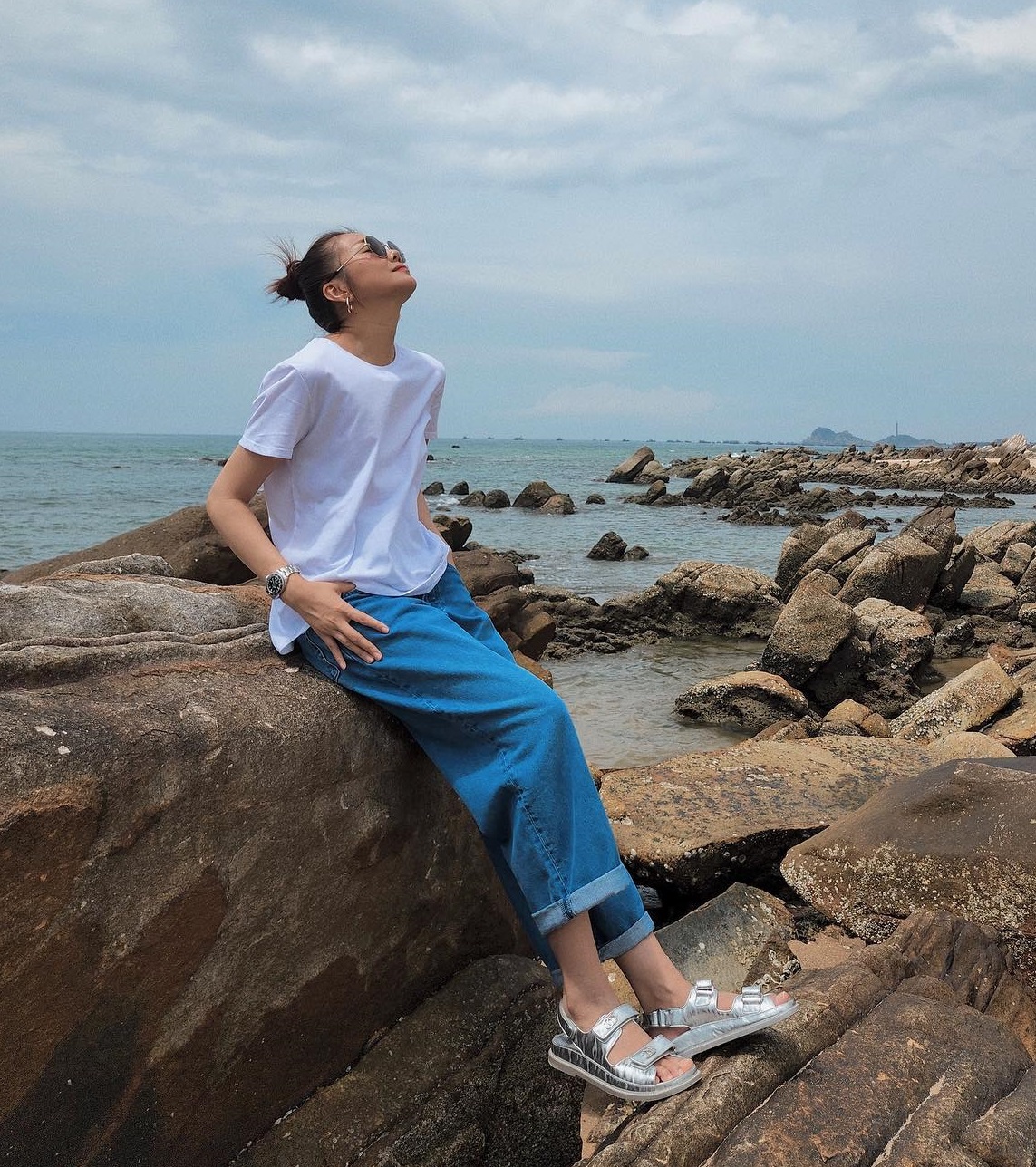 Sao Việt diện sandal với 10 kiểu trang phục để tôn dáng tối ưu - Ảnh 2. Sao Việt diện sandal với 10 kiểu trang phục để tôn dáng tối ưu - Ảnh 2.