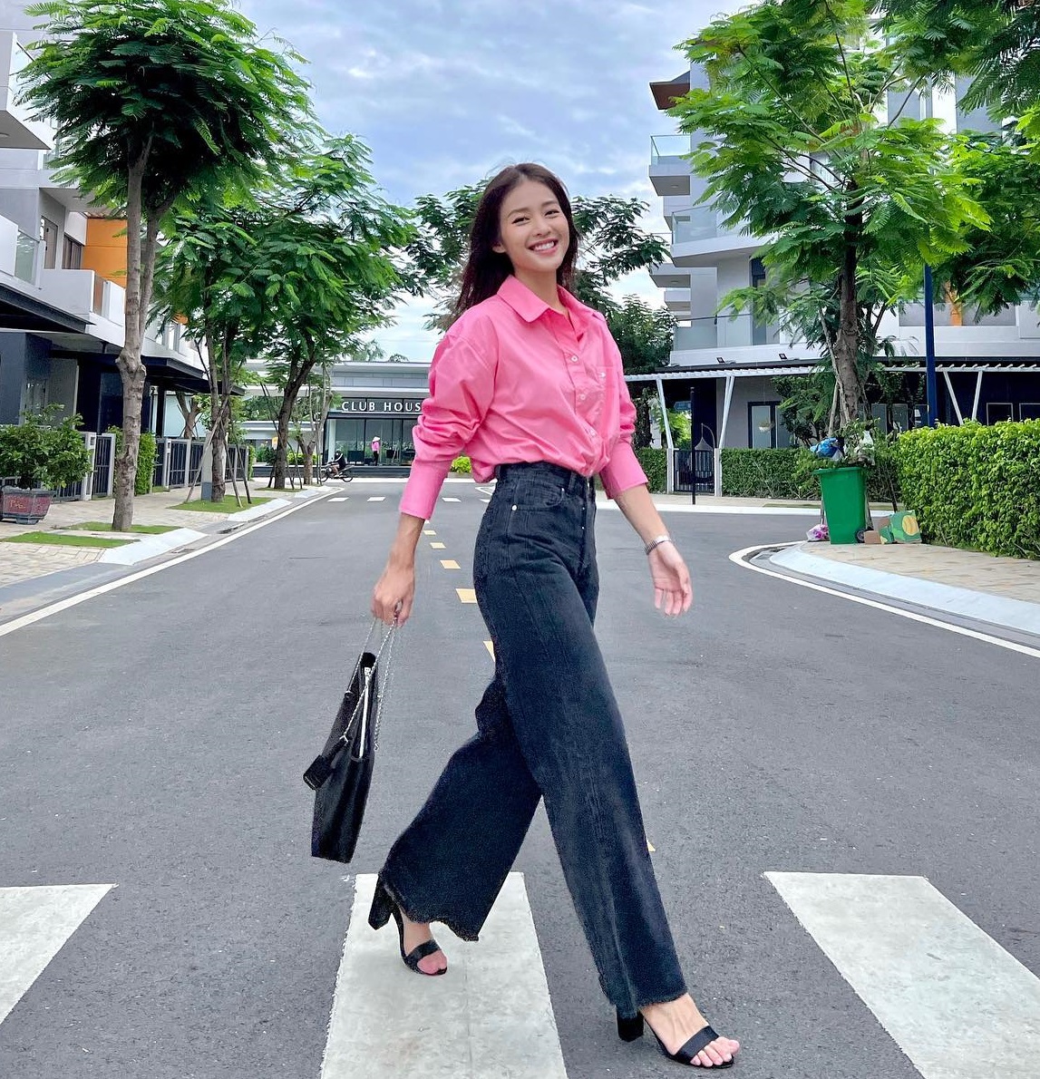 Sao Việt diện sandal với 10 kiểu trang phục để tôn dáng tối ưu - Ảnh 1. Sao Việt diện sandal với 10 kiểu trang phục để tôn dáng tối ưu - Ảnh 1.