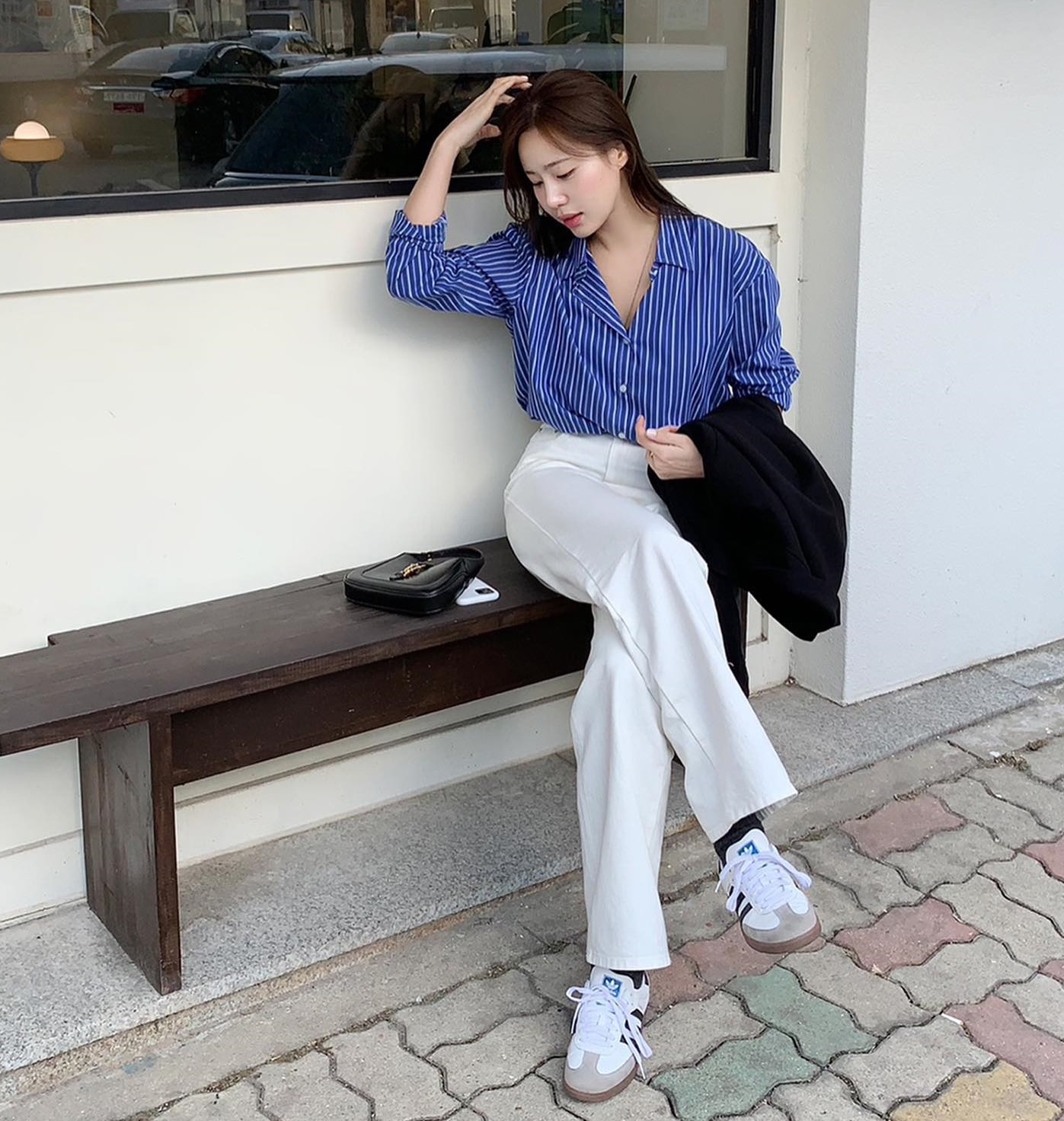 Diện áo sơ mi dài tay theo 10 cách chuẩn không khí mùa xuân - Ảnh 4. Diện áo sơ mi dài tay theo 10 cách chuẩn không khí mùa xuân - Ảnh 4.