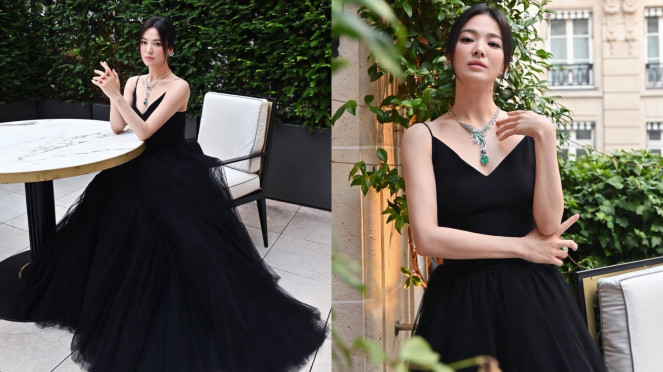 Song Hye Kyo - Han So Hee cùng mặc váy đen: Đàn chị quá an toàn đến nỗi nhàm chán, cô em lấn át với vẻ 'tắc kè hoa' - Ảnh 1. Song Hye Kyo - Han So Hee cùng mặc váy đen: Đàn chị quá an toàn đến nỗi nhàm chán, cô em lấn át với vẻ 'tắc kè hoa' - Ảnh 1.