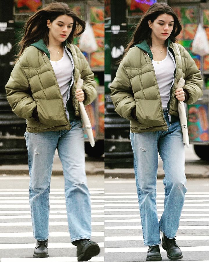 Từng có tủ quần áo vài triệu đô, Suri Cruise giờ chỉ thích tái sử dụng đồ cũ, có chiếc áo mặc gần chục lần vẫn không chán - Ảnh 4. Từng có tủ quần áo vài triệu đô, Suri Cruise giờ chỉ thích tái sử dụng đồ cũ, có chiếc áo mặc gần chục lần vẫn không chán - Ảnh 4.